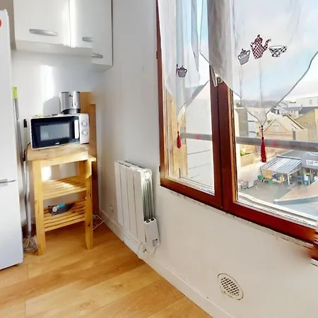3eme Etage, Jean-jacques Rousseau Apartment