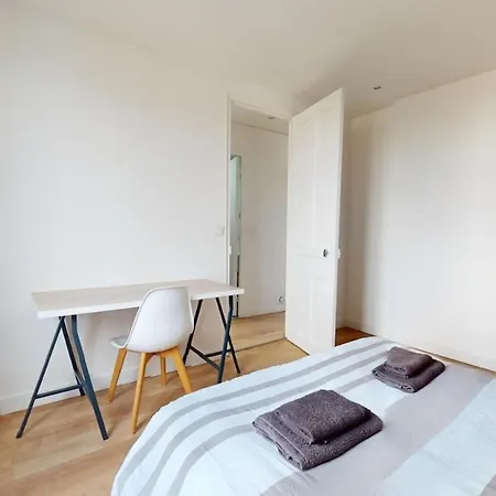 3eme Etage, Jean-jacques Rousseau Apartment *